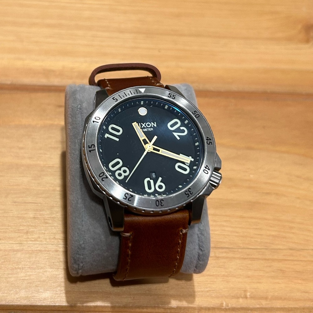 Nixon Ranger, Stainless with leather band